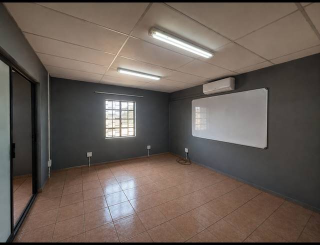500M² WORKSHOP TO LET IN KATHU